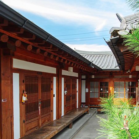 Jeonju Hanok Village Deoksugung Екстер'єр фото
