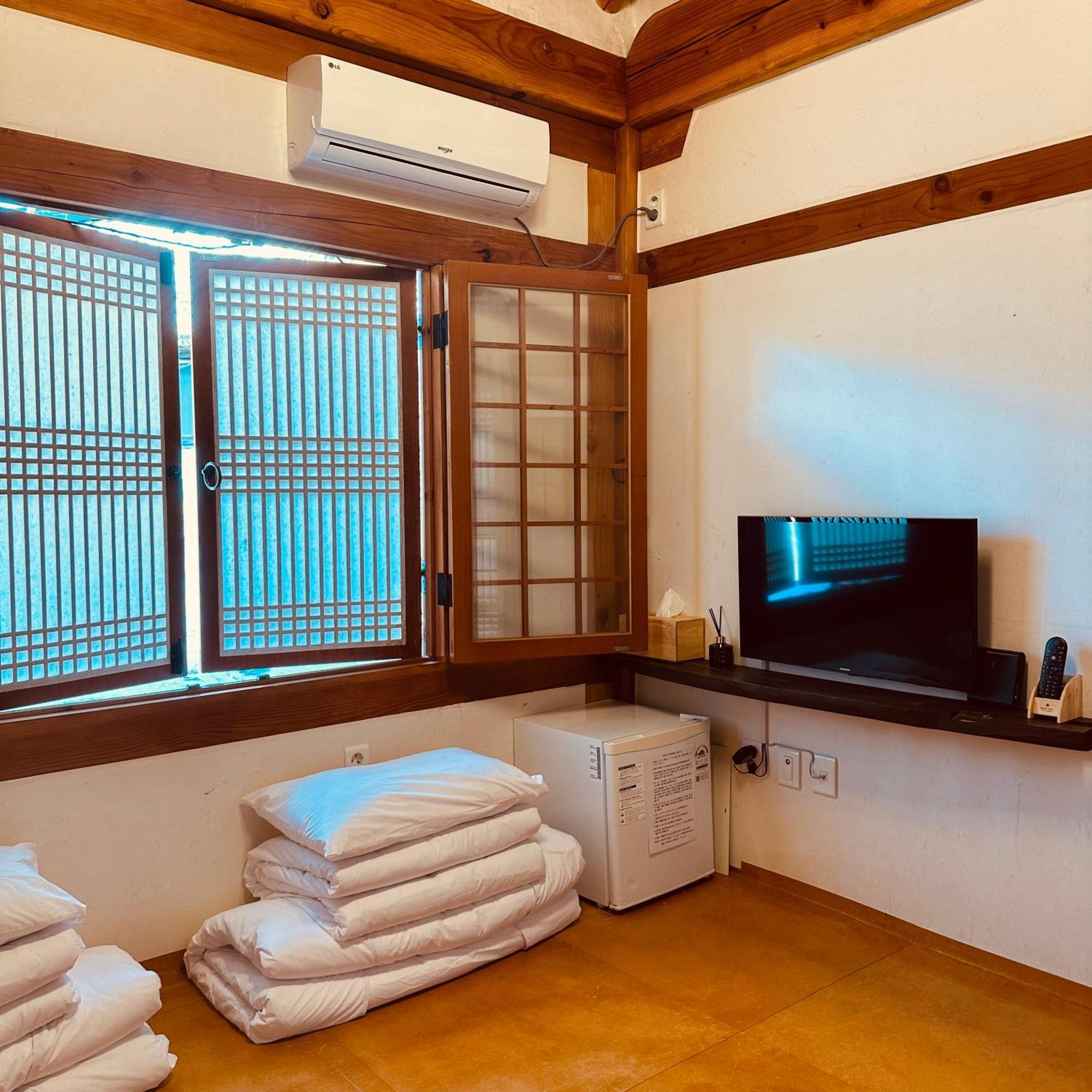 Jeonju Hanok Village Deoksugung Екстер'єр фото