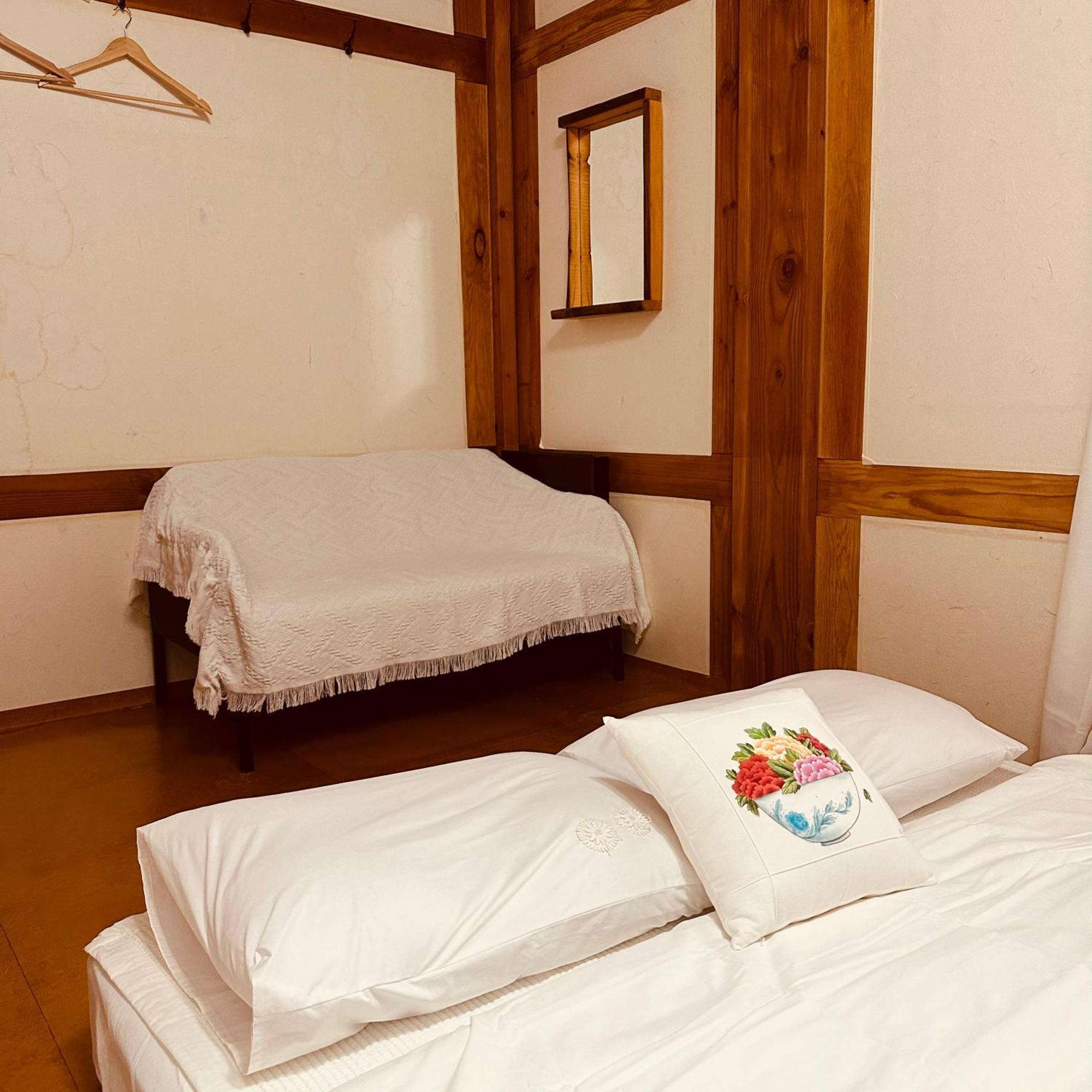 Jeonju Hanok Village Deoksugung Екстер'єр фото