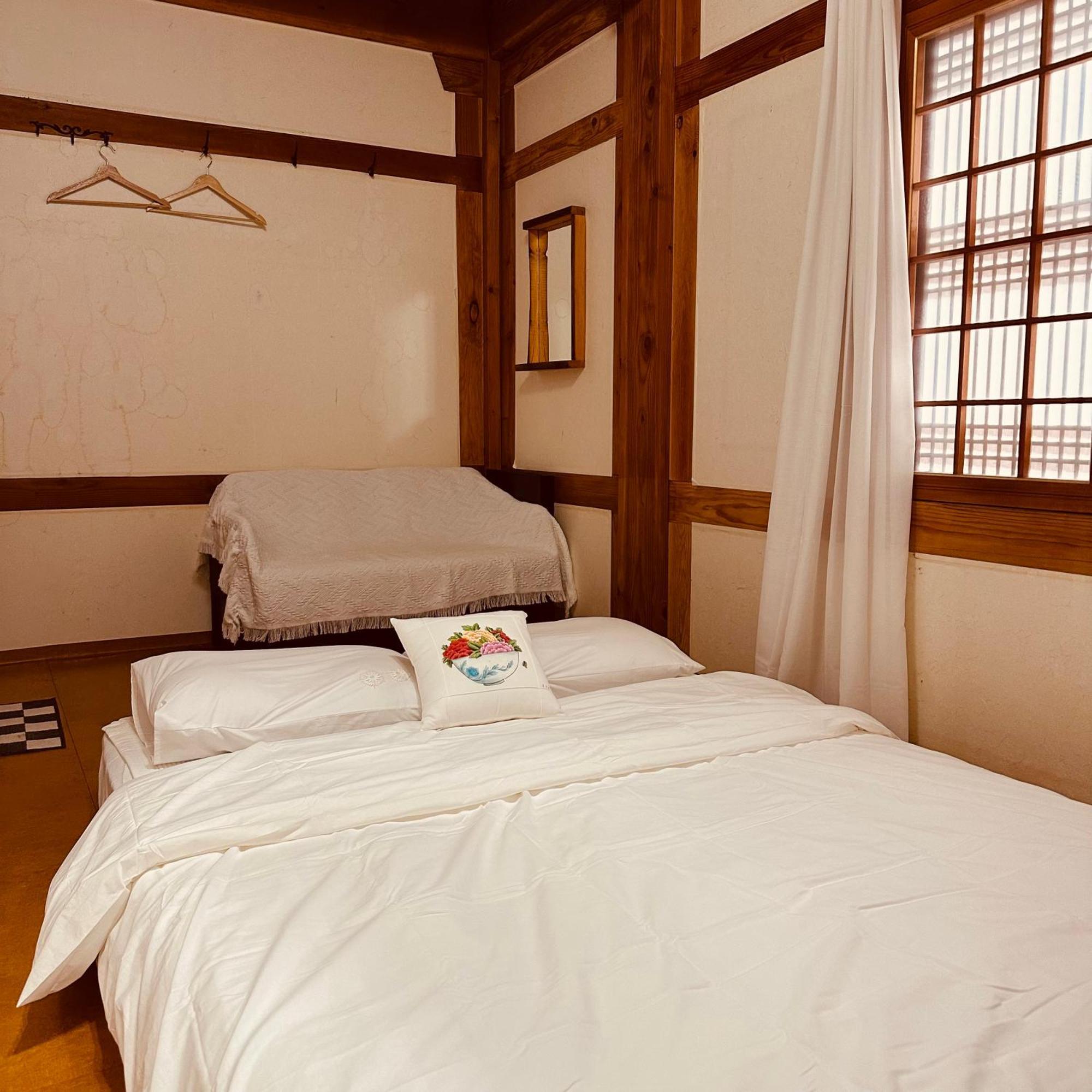 Jeonju Hanok Village Deoksugung Екстер'єр фото
