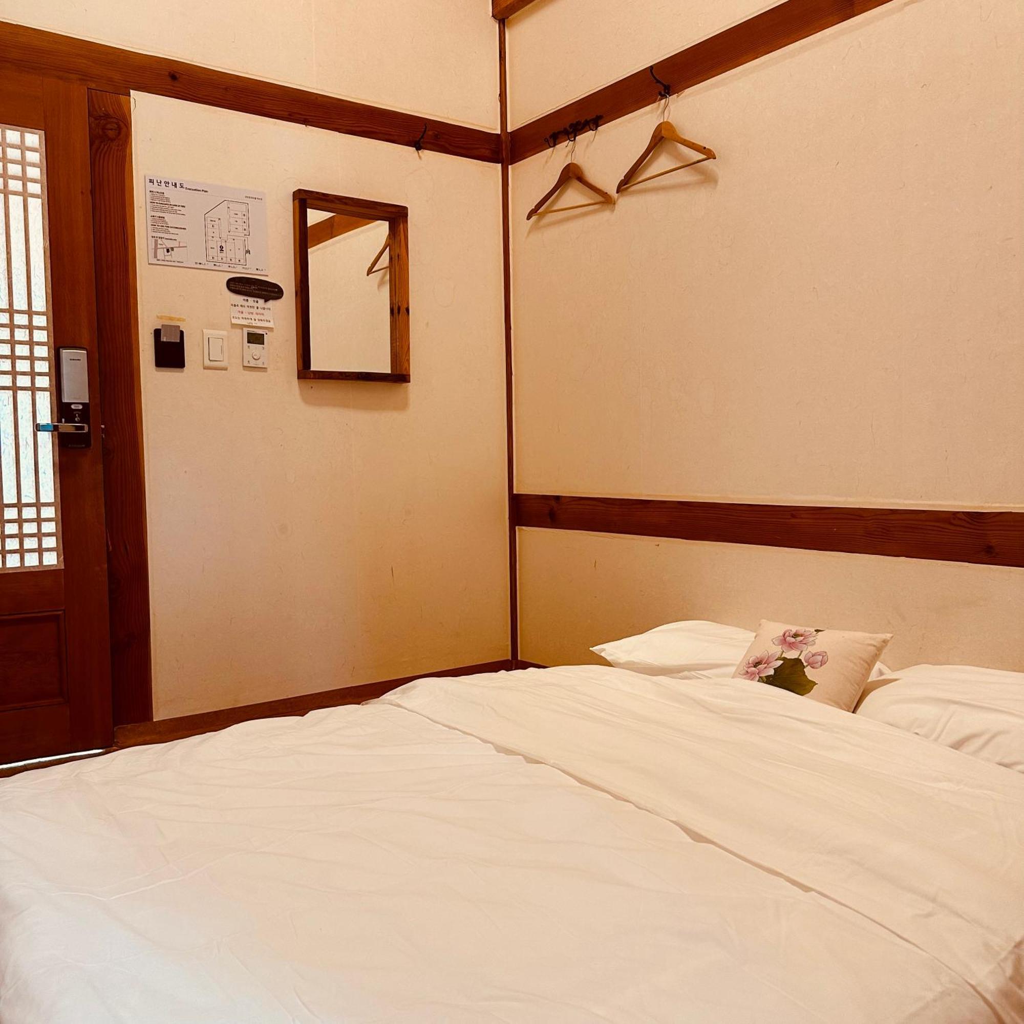 Jeonju Hanok Village Deoksugung Екстер'єр фото