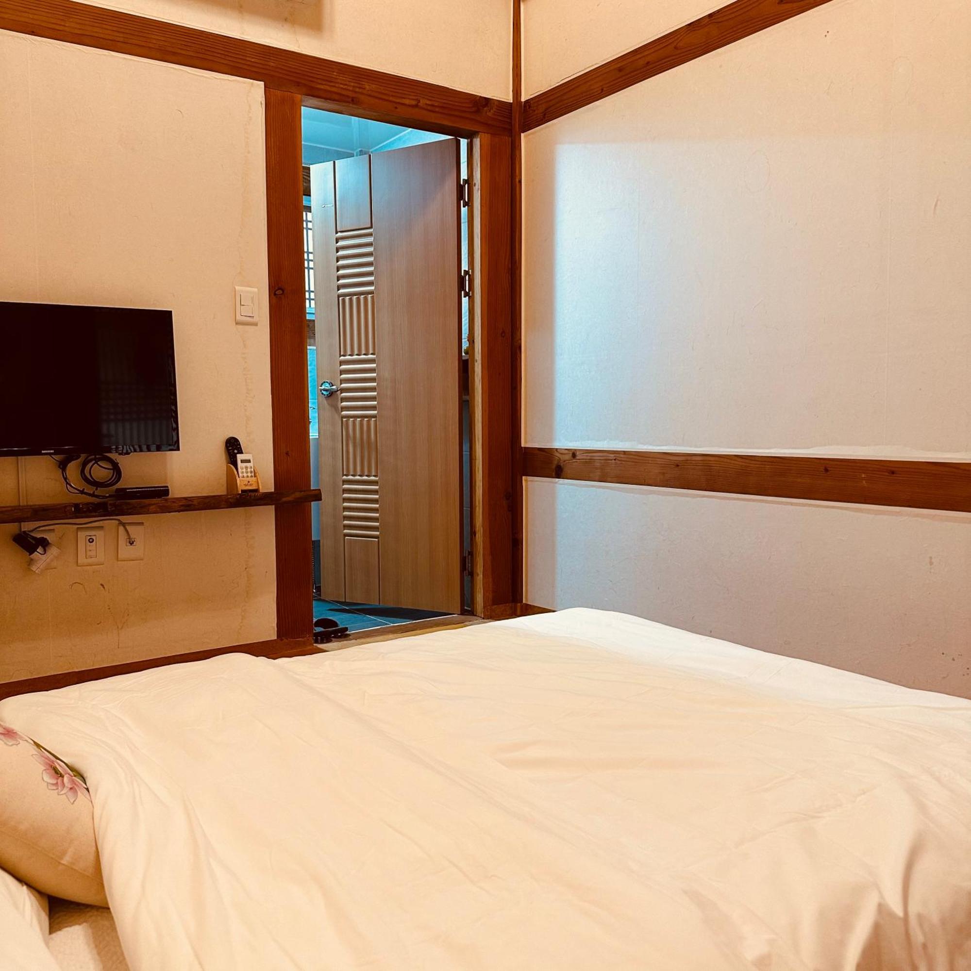 Jeonju Hanok Village Deoksugung Екстер'єр фото