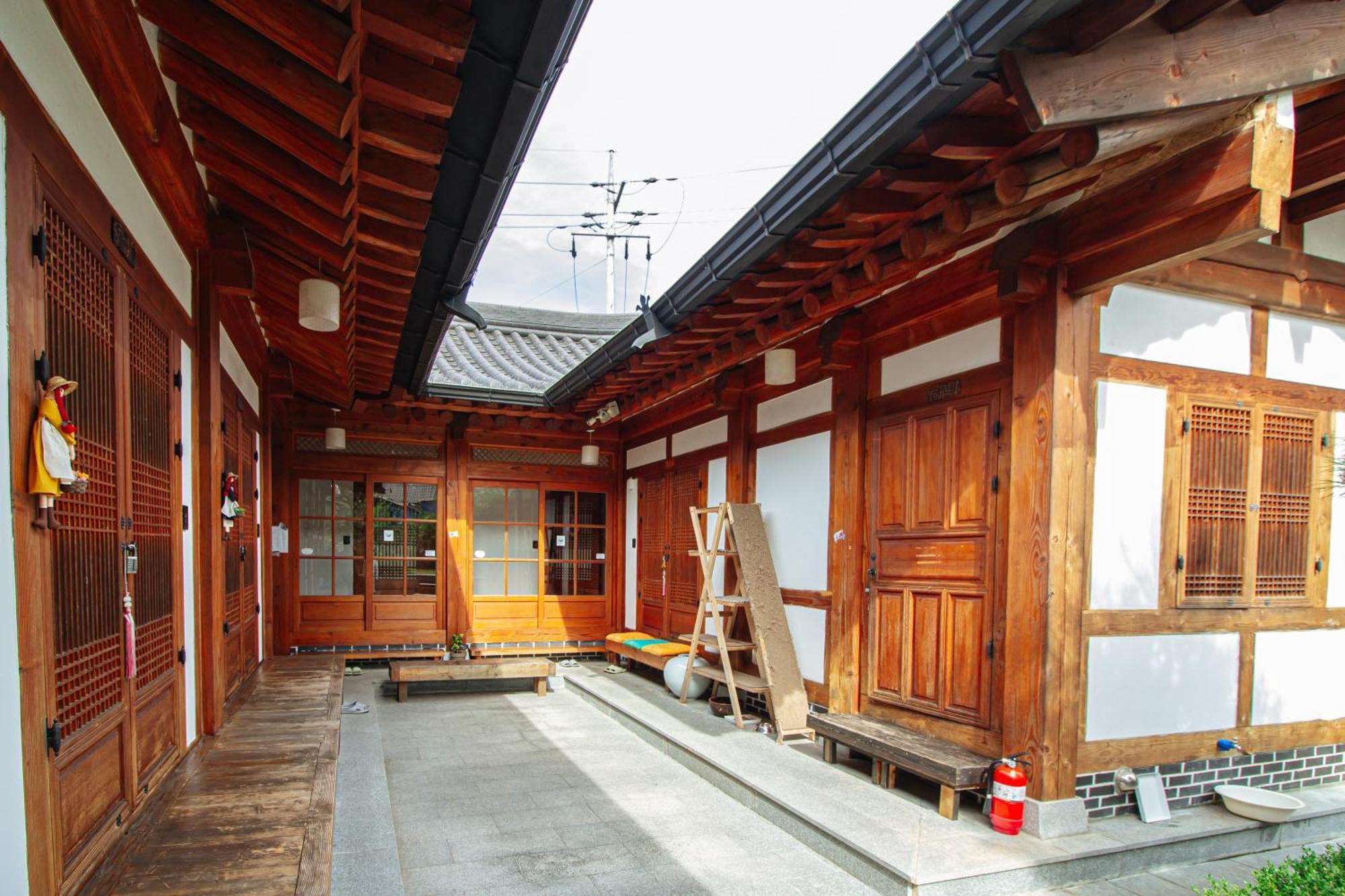 Jeonju Hanok Village Deoksugung Екстер'єр фото