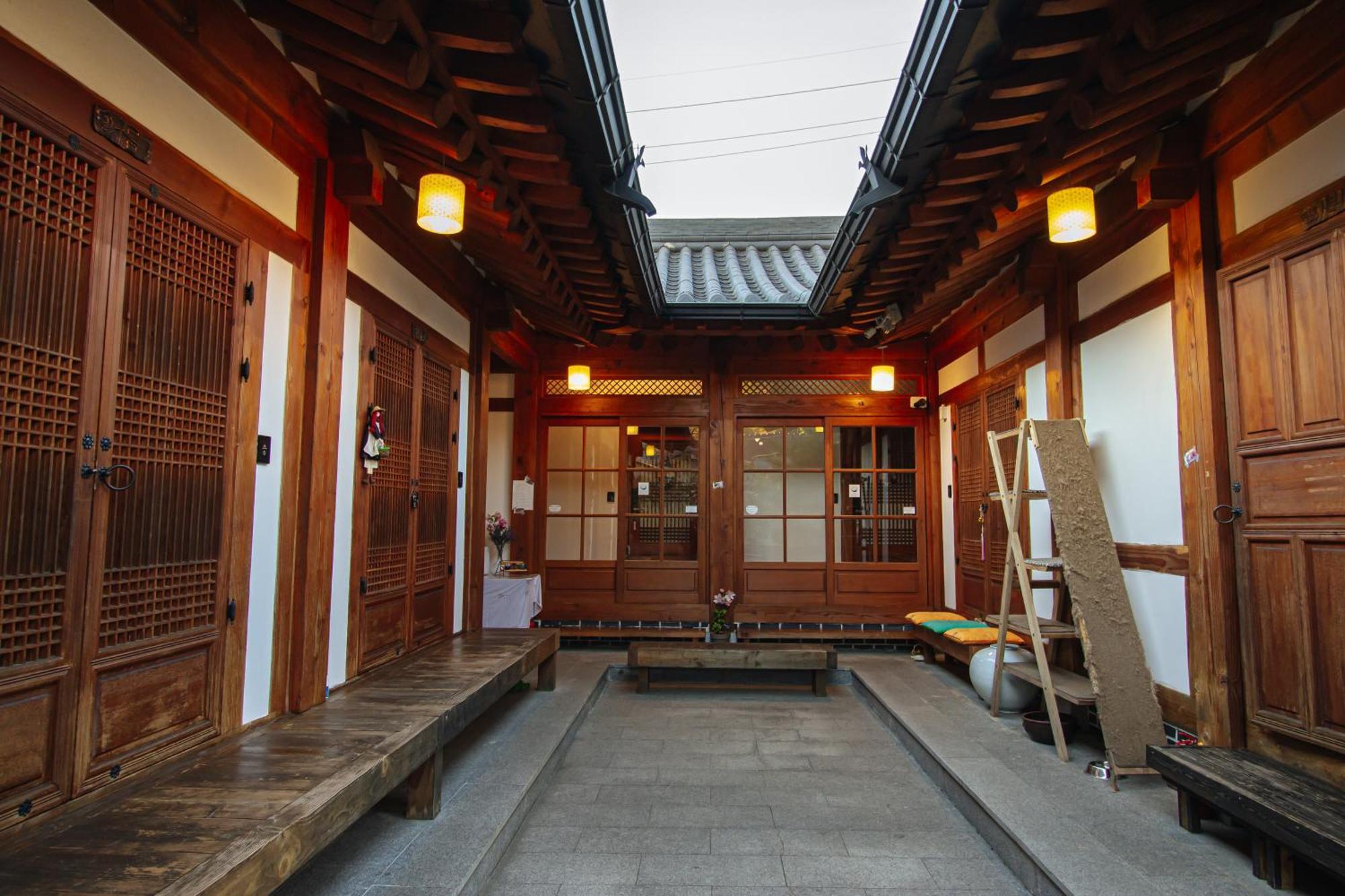Jeonju Hanok Village Deoksugung Екстер'єр фото