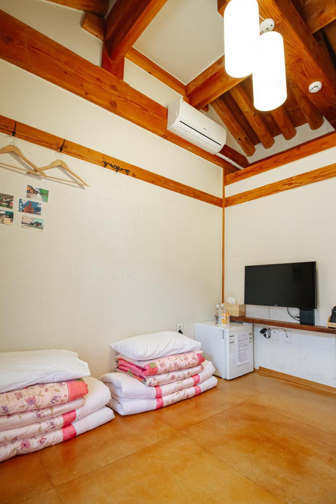Jeonju Hanok Village Deoksugung Екстер'єр фото