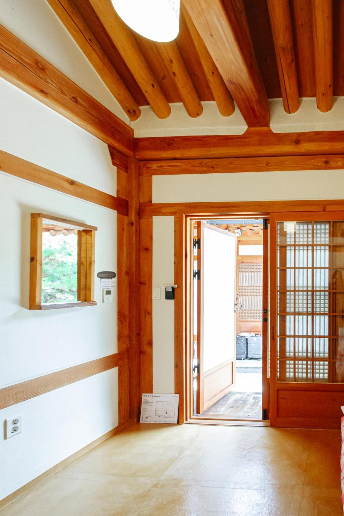 Jeonju Hanok Village Deoksugung Екстер'єр фото